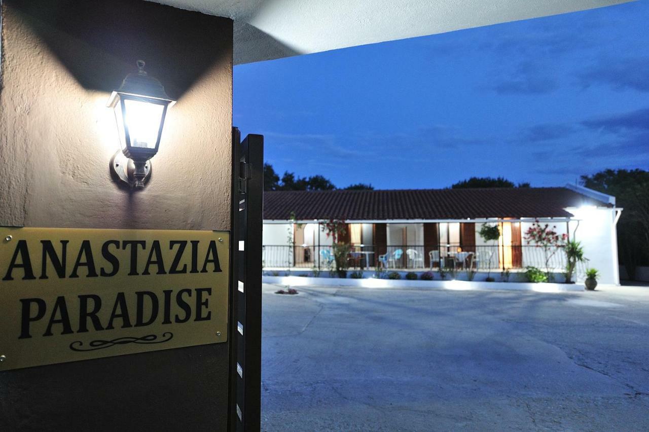 Anastazia Paradise 克里奥斯 外观 照片